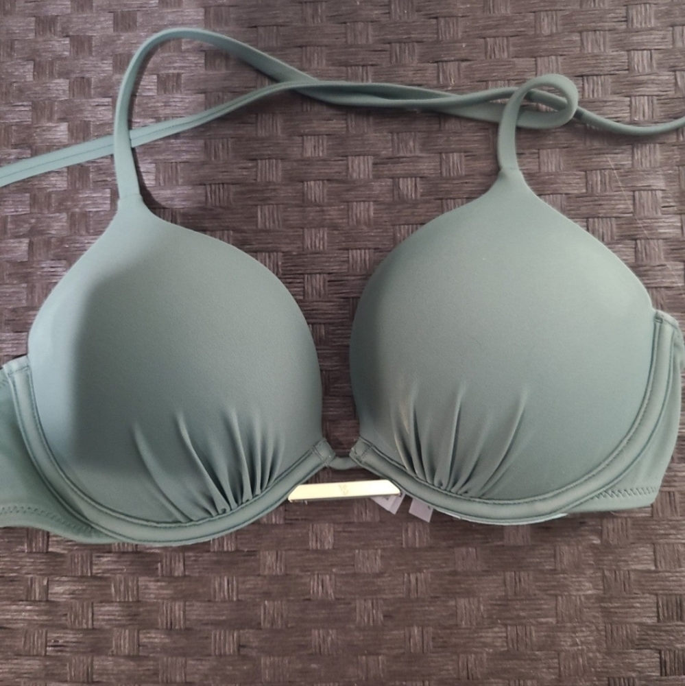 Victoria’s Secret bombshell bikini top